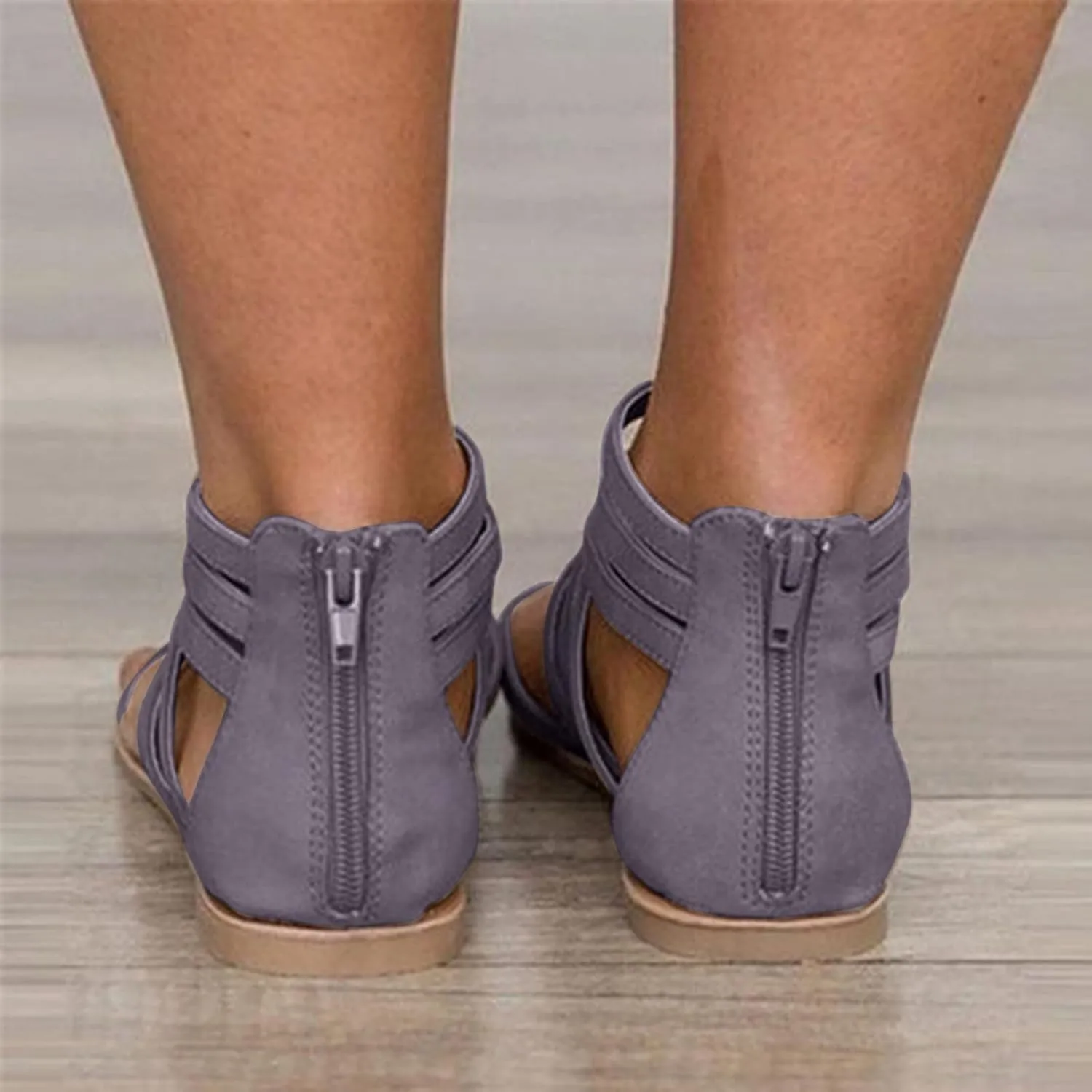 Dressy Flat Sandals for Women Criss Cross Flip Flops Anti-Slip Gladiator Solid Color Beach Falt Flat Sandals Women
