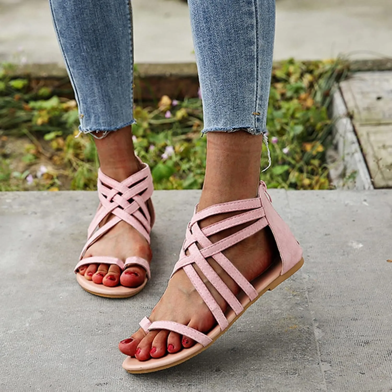 Dressy Flat Sandals for Women Criss Cross Flip Flops Anti-Slip Gladiator Solid Color Beach Falt Strappy Lace Up Casual Vacation Summer Open Toe Walking Shoes Zipper Back Ankle Strap 2025