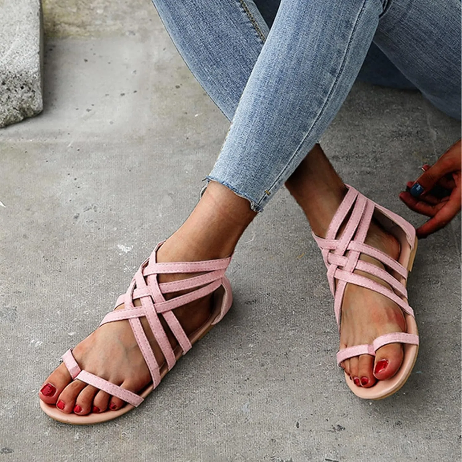 Dressy Flat Sandals for Women Criss Cross Flip Flops Anti-Slip Gladiator Solid Color Beach Falt Strappy Lace Up Casual Vacation Summer Open Toe Walking Shoes Zipper Back Ankle Strap 2025