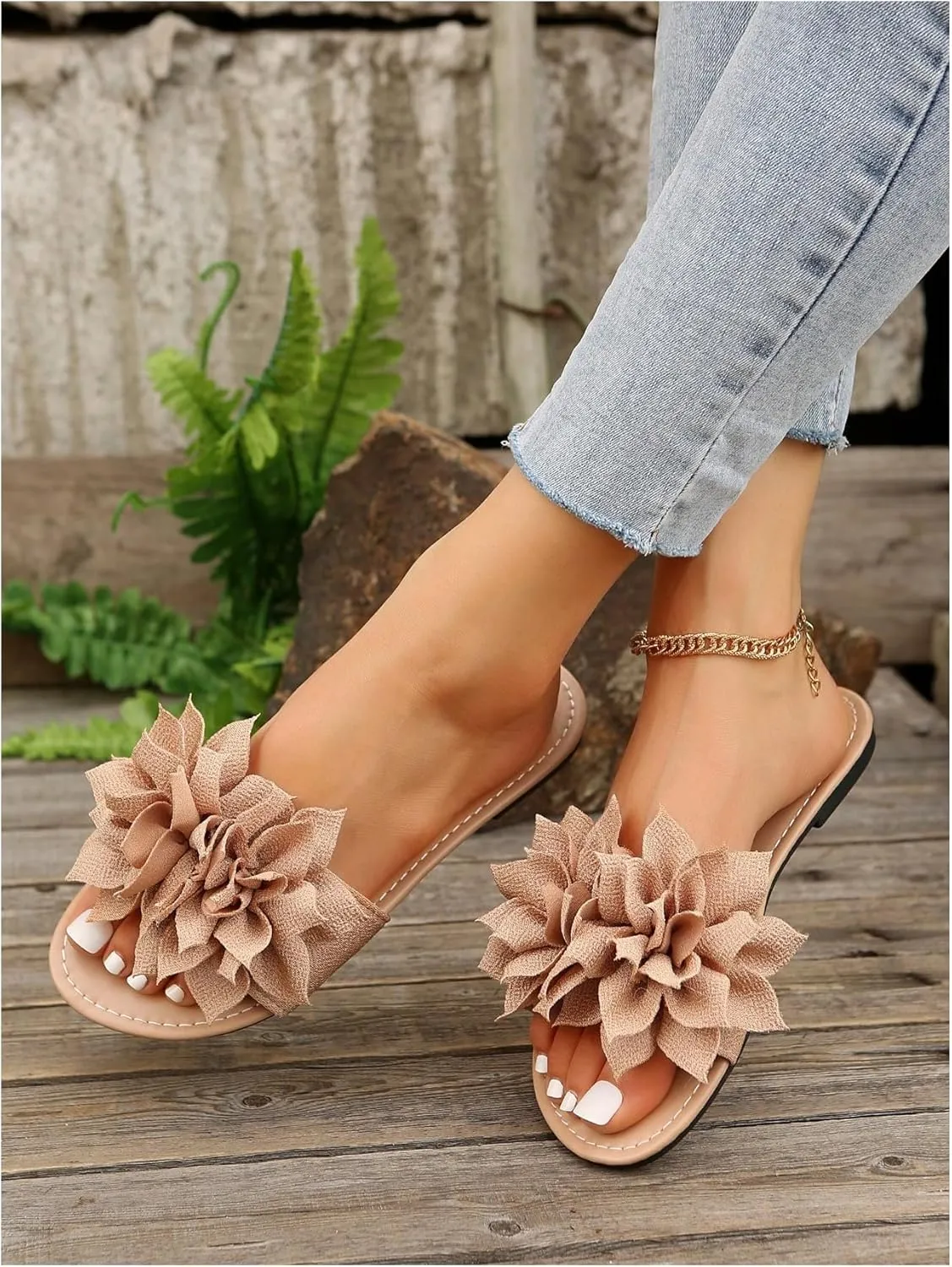 GORGLITTER Women's Flower Sandals 3D Floral Flat Sandals Open Toe Slippers Comfy Lightweight Summer Beach Sandals
