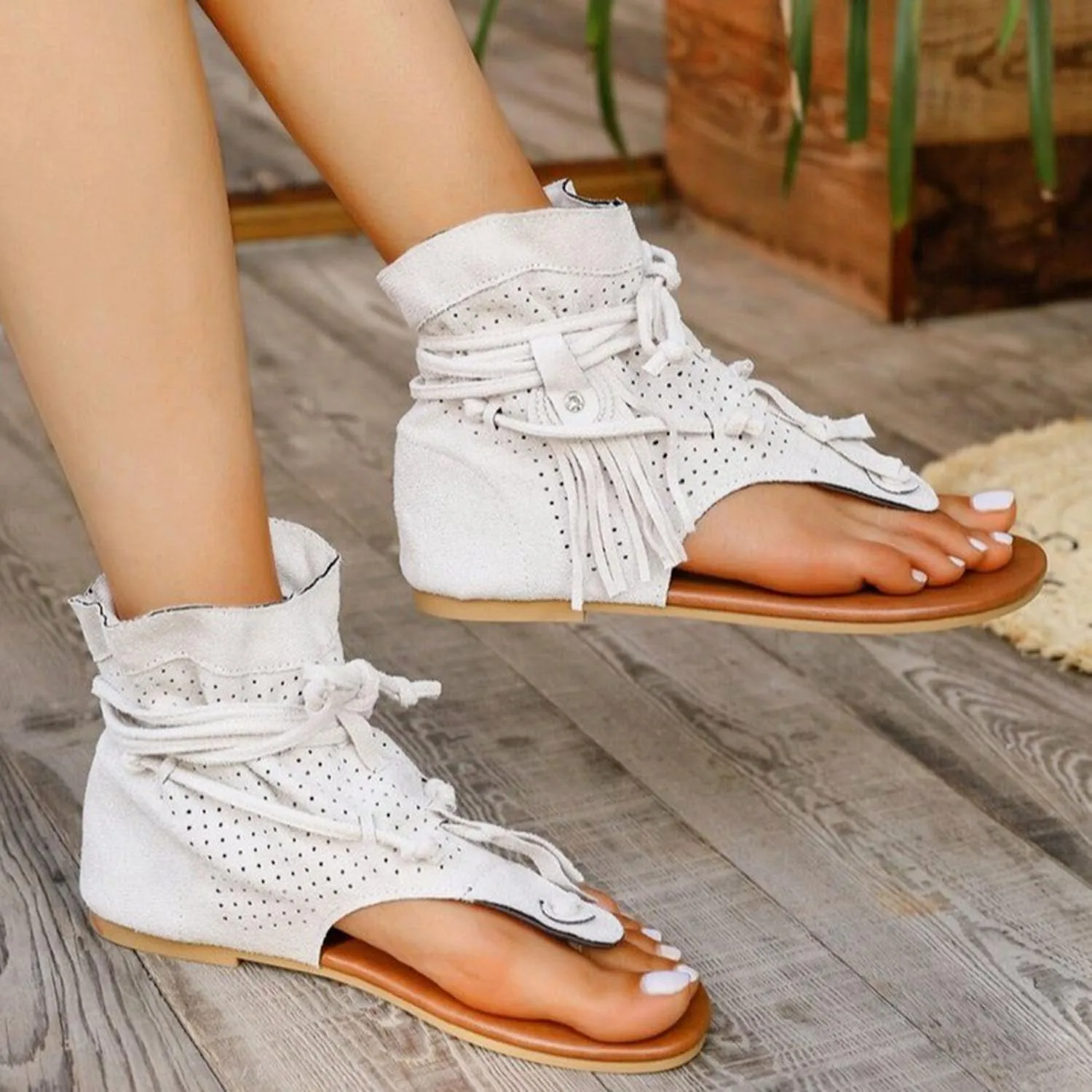 JITUUE Women's Flat Sandals Retro Bohemian Gladiator Fringe Tassel Sandal Ankle Boots Summer Casual Flat Clip Comfortable T-Strap Roman Beach Shoes