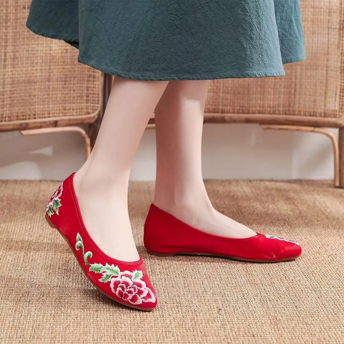 LUXINYU Women's Slip on Flats,Traditional Chinese Style Embroidered Round Toe Ballet Flats Shoes