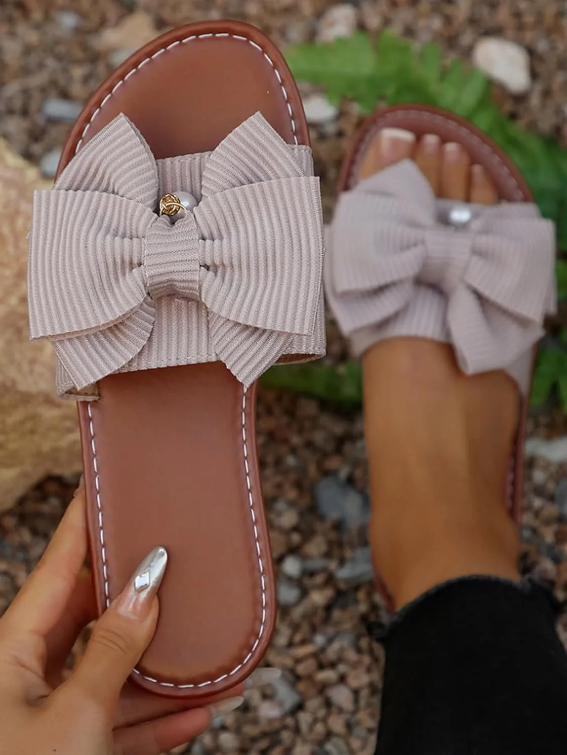 Verdusa Women's 3D Bow Pearls Flat Sandals Coquette Open Toe Slip on Summer Slippers