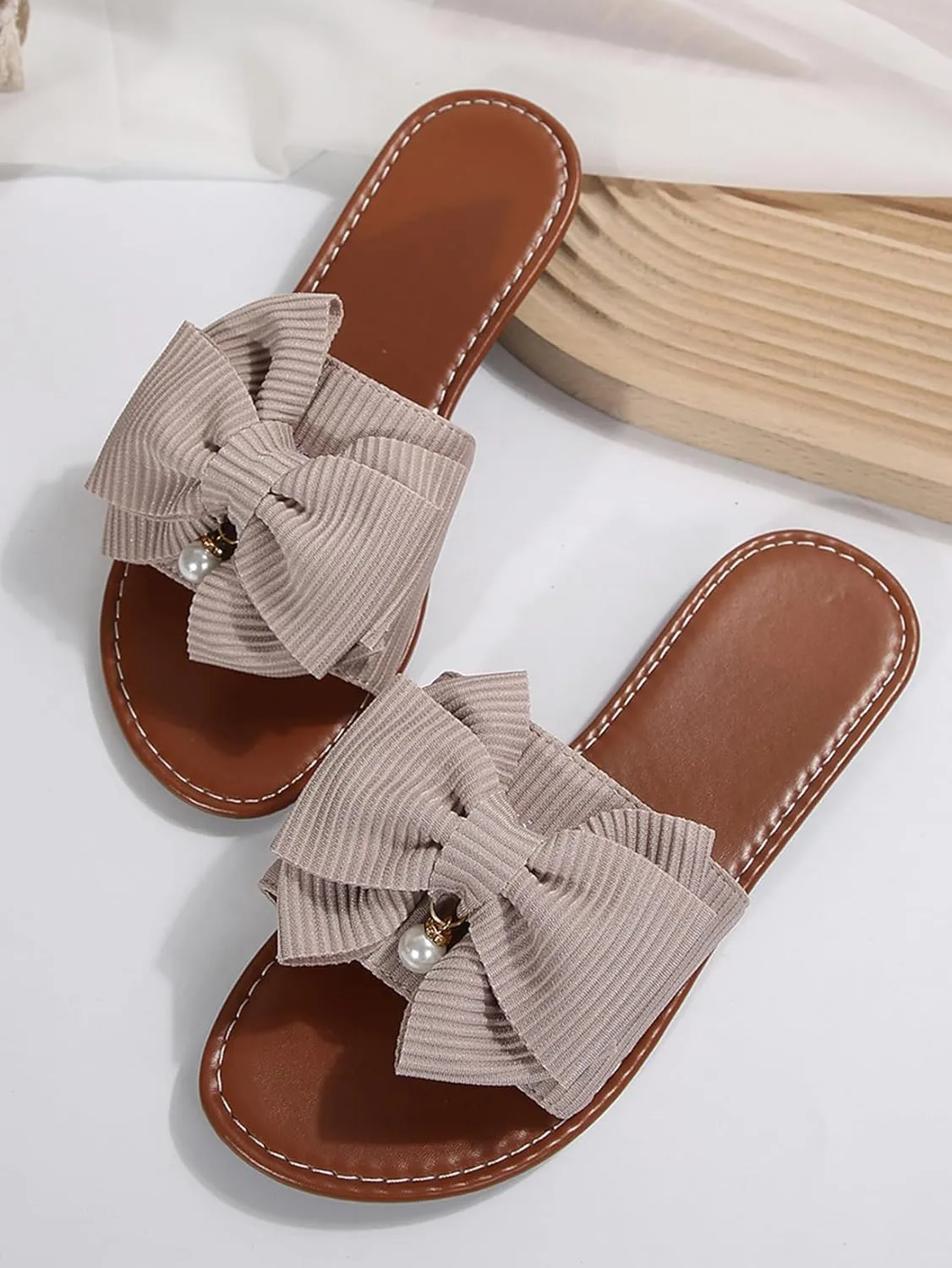 Verdusa Women's 3D Bow Pearls Flat Sandals Coquette Open Toe Slip on Summer Slippers