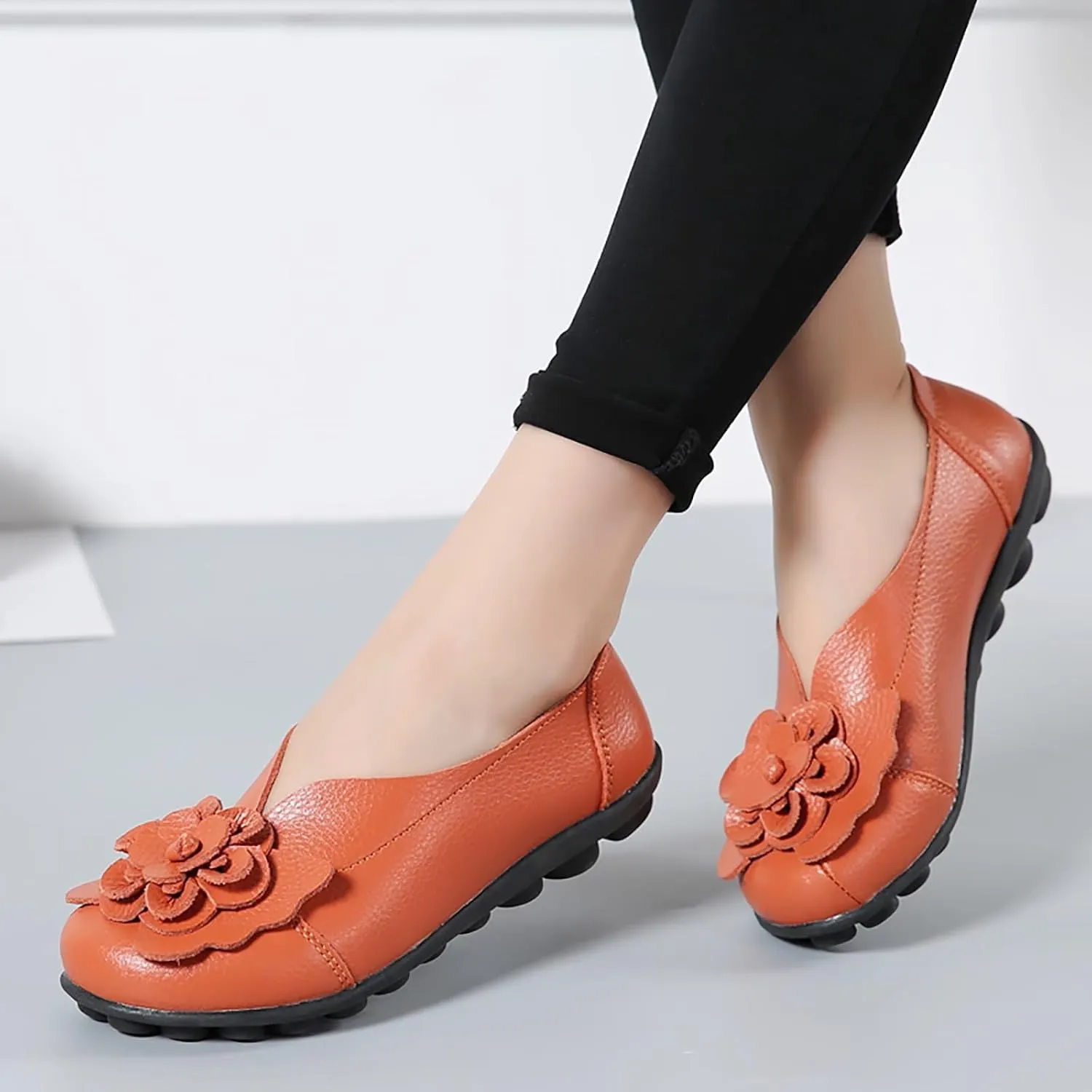 Women's Leather Flowers Loafers Lightweight Comfortable Round Toe Soft Bottom Walking Shoes Summer Casual Slip On Moccasins Driving Flats Outdoor Work Shoes