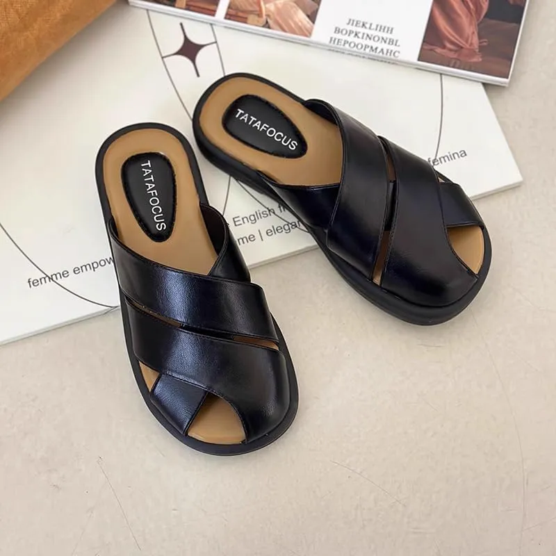 Women's summer flat sandals, fashionable and versatile flat flip-flops, casual and simple with hollowed-out weaving, versatile